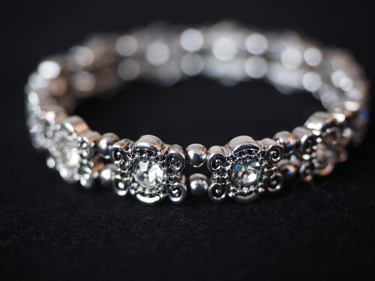 Clover Bracelets: A Symbol of Luck and Elegance