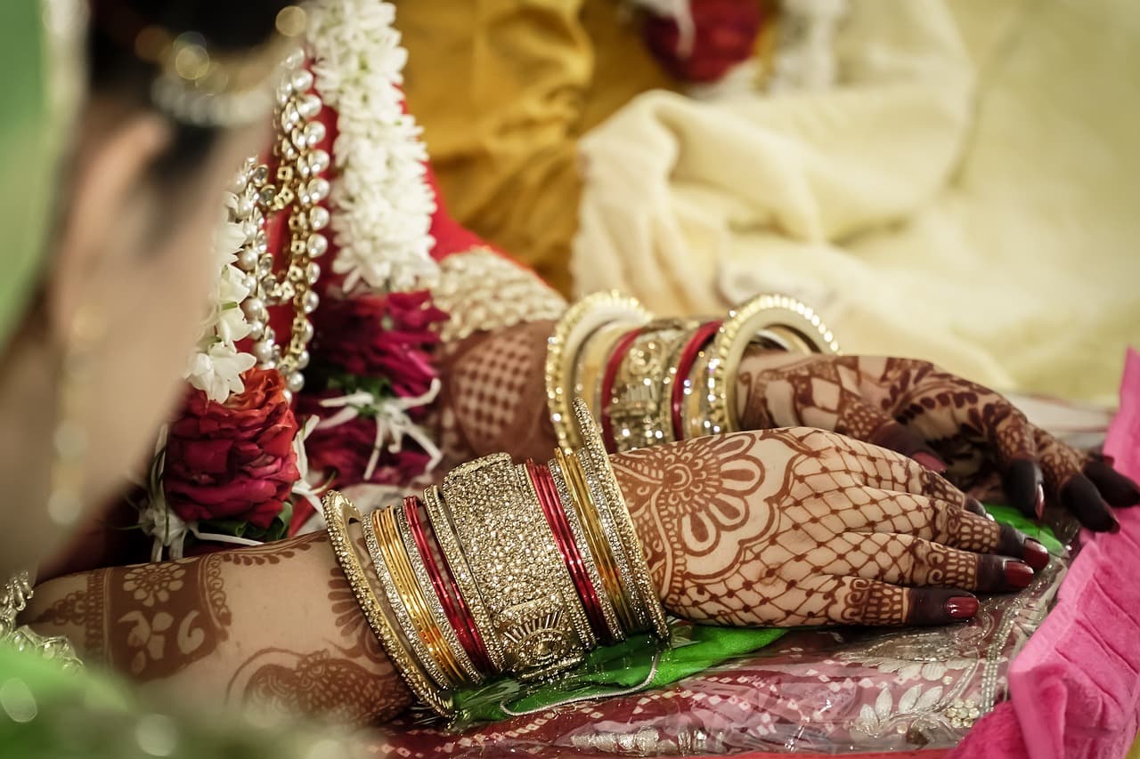 What are the  different types of  popular Jewelry?