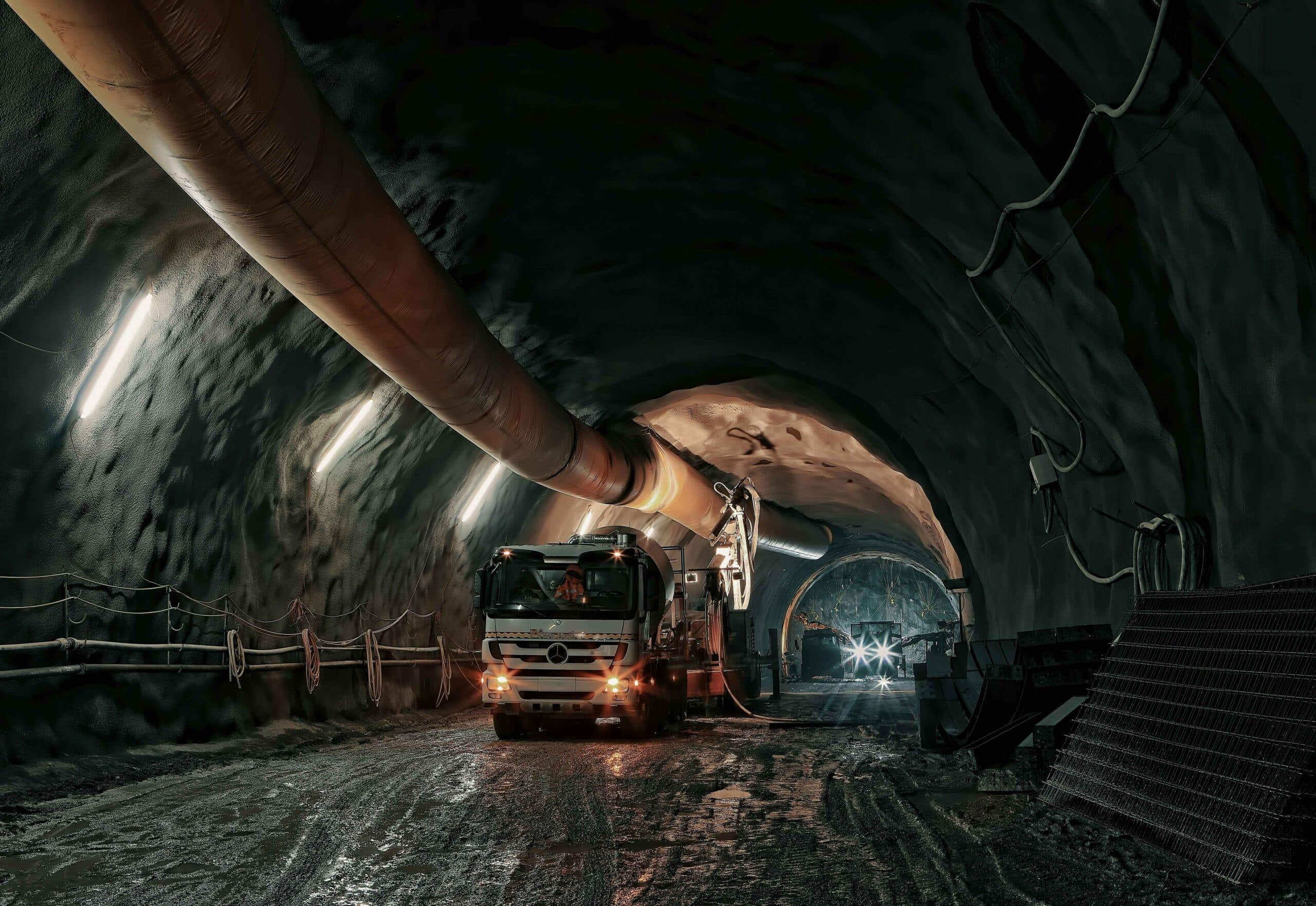 Future of Mining Industry in 2040 : A Guide