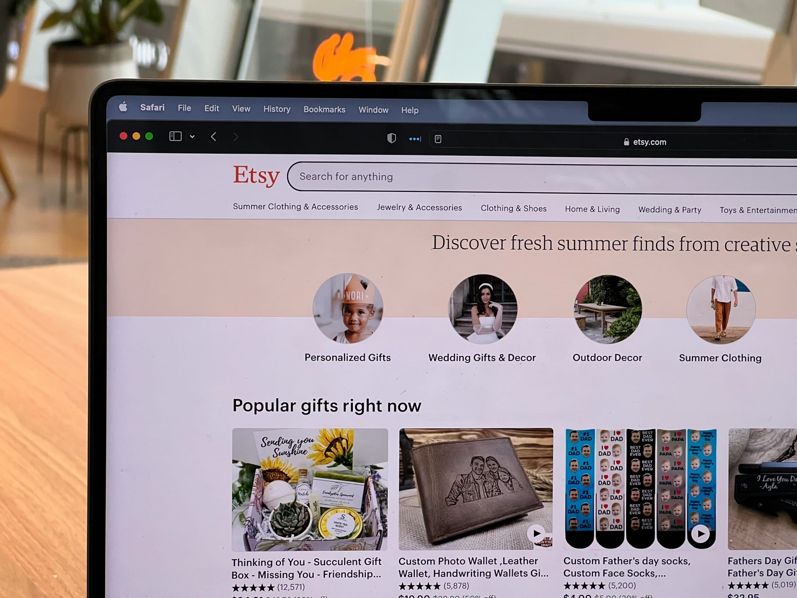 Guide to Setting up a Jewelry Store on Etsy