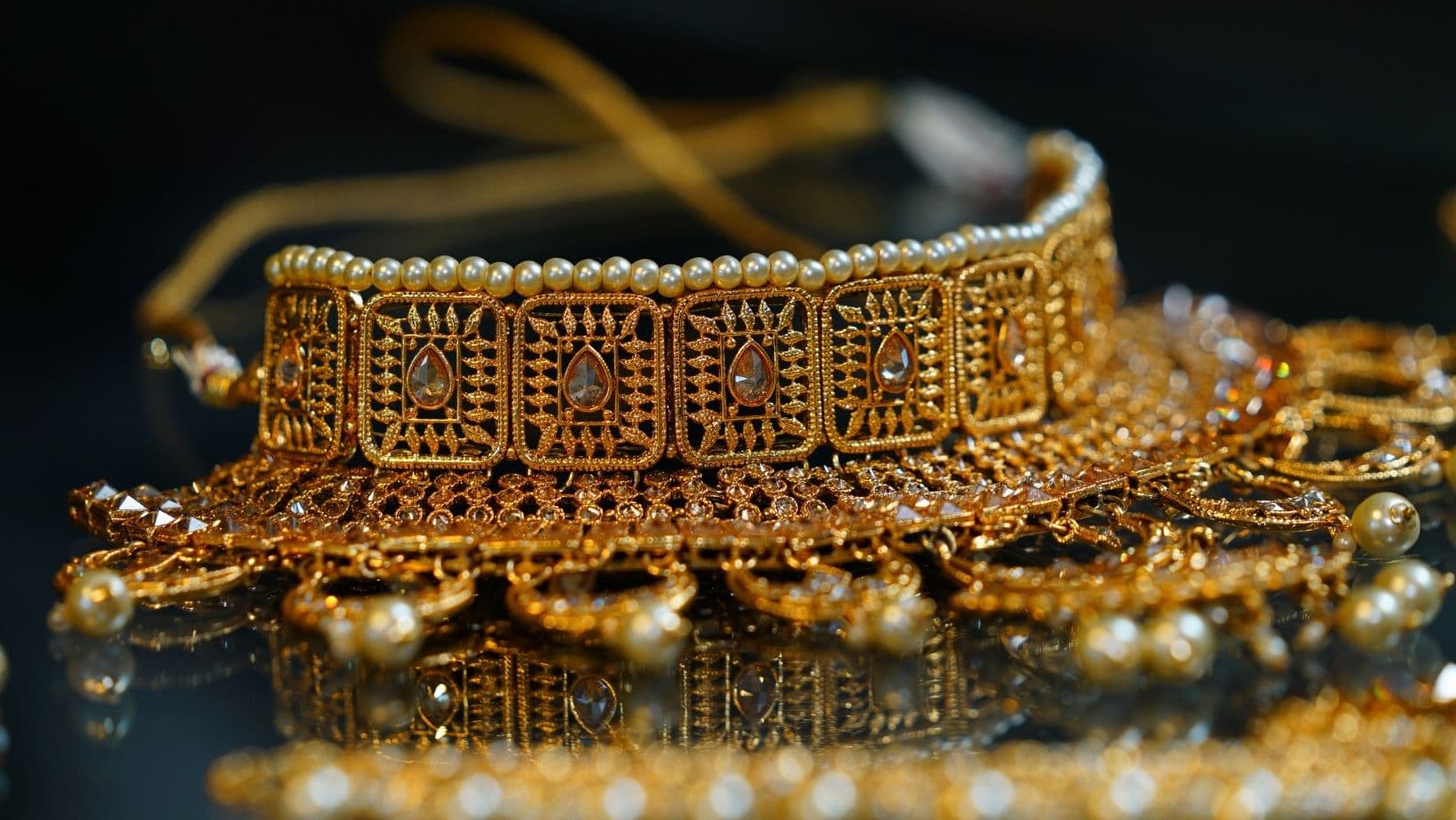 How to become a Jewelry Designer?