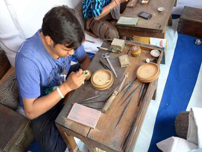 Where do I find Jewelry Karigars in India?