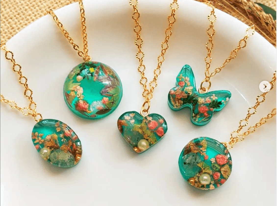 How to make Resin Jewelry in Simple Steps?