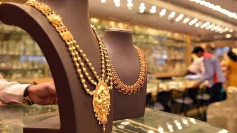 How to find a job with Lalithaa Jewellery?