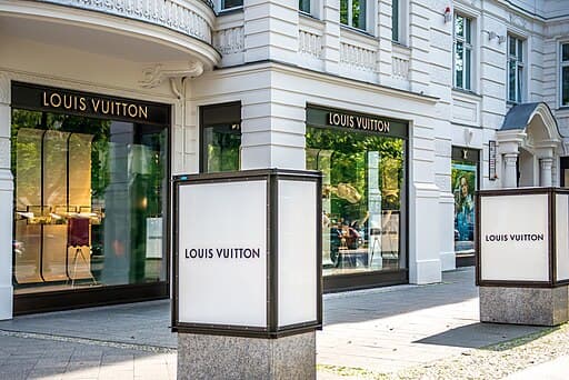 Quick Ways to Find a Luxury Retail Job