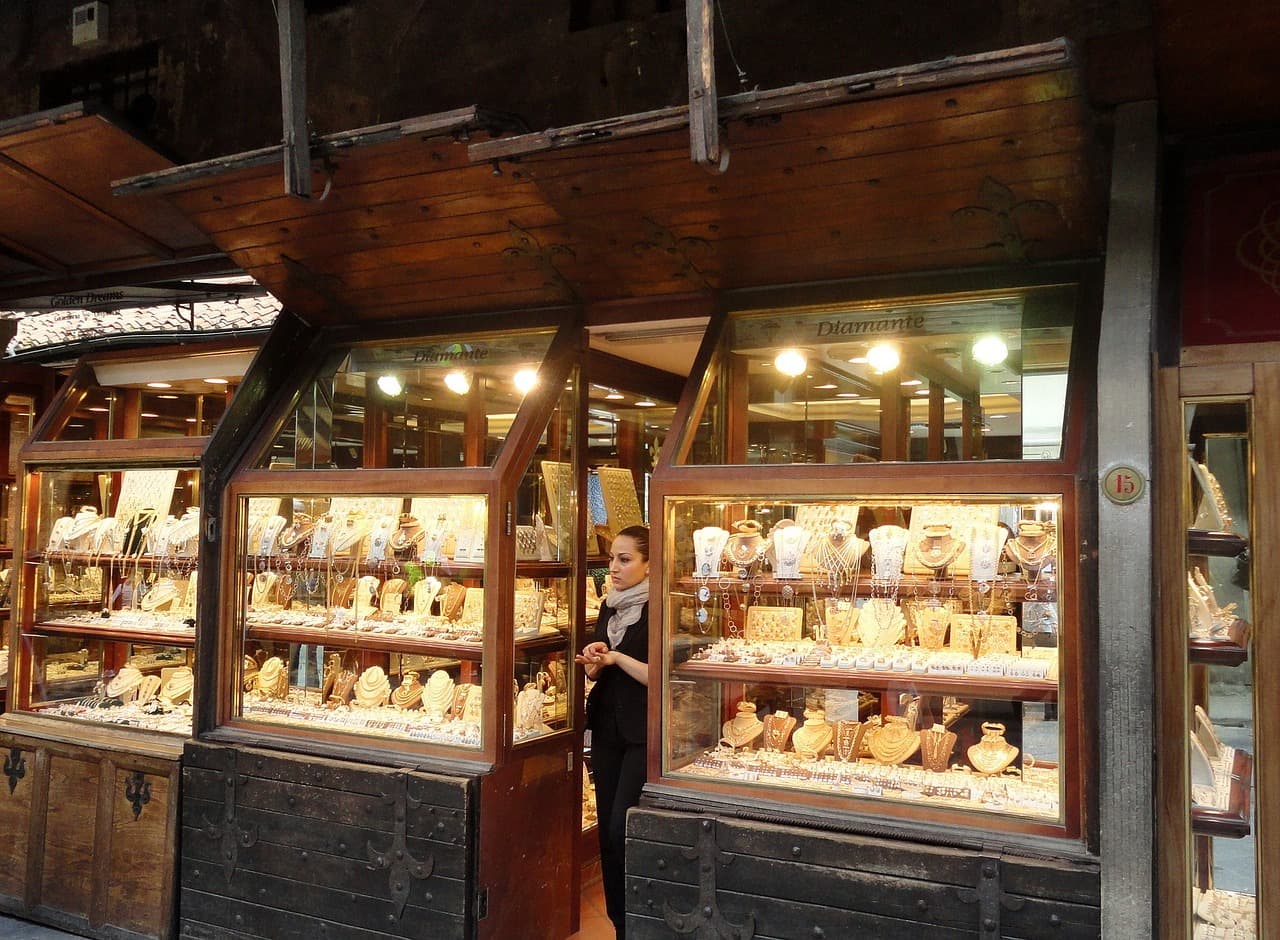 Simple Steps to Get a Job in Jewelry Shop